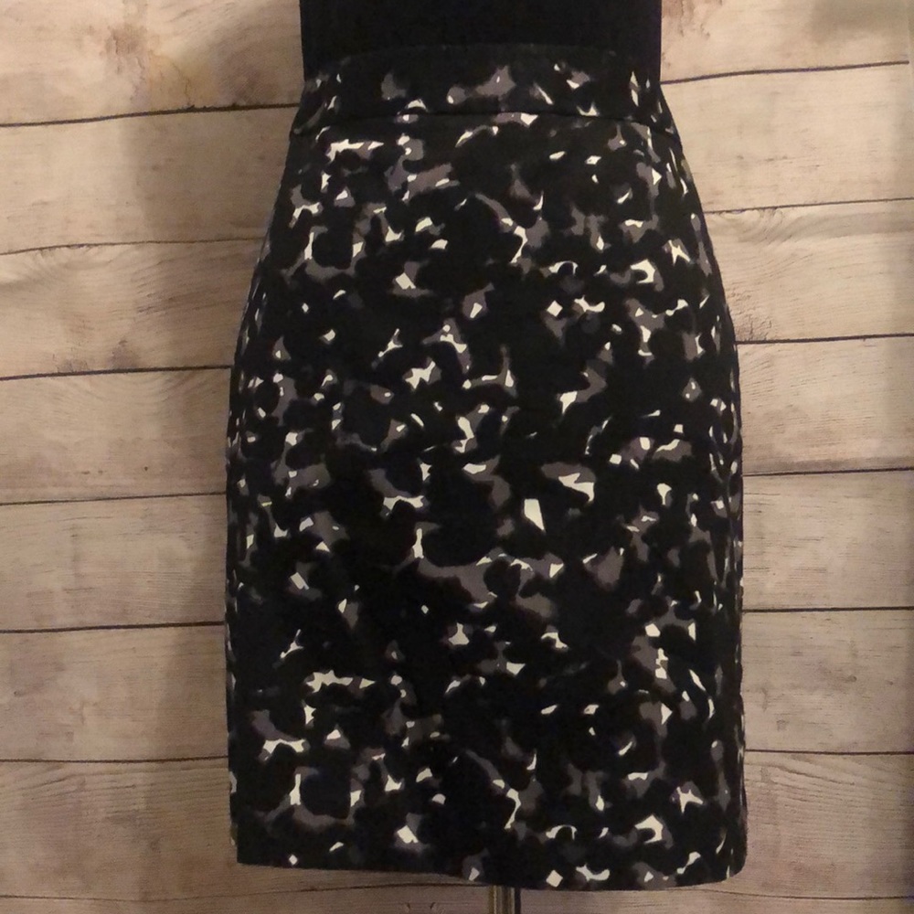 NEW black print LOFT skirt